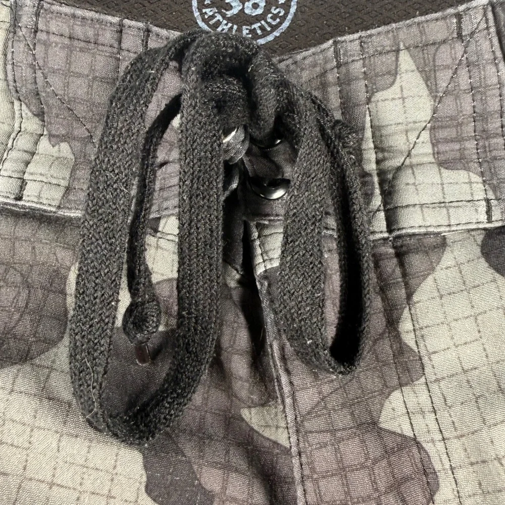 The Grind Athletics Mens 38 Camo Board Shorts Grey Black Ripstop Training Gym 80